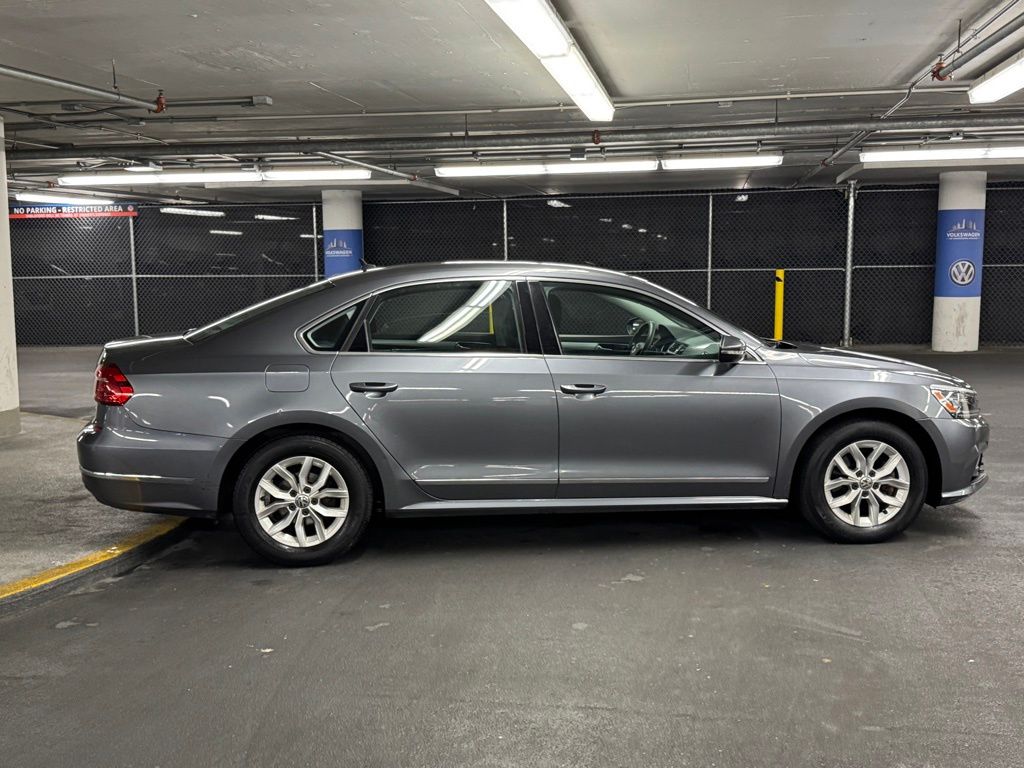 2016 Volkswagen Passat 1.8T S Image 5 of 34