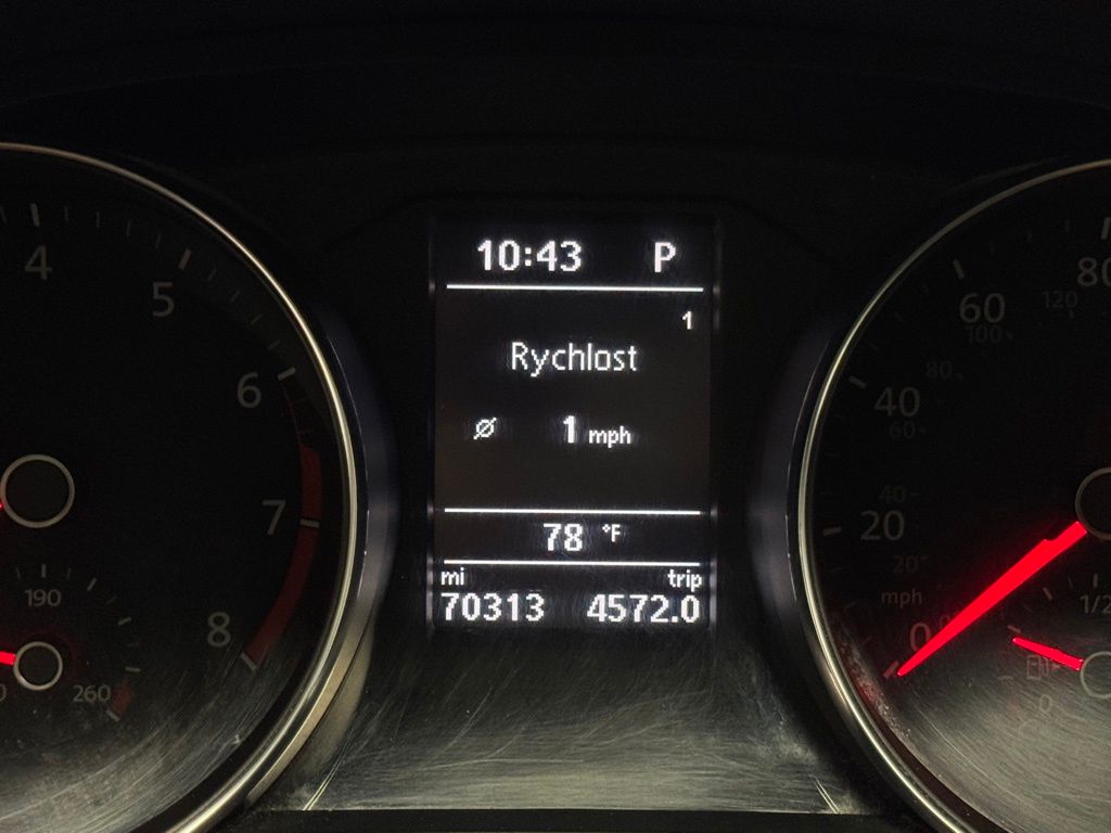 2016 Volkswagen Passat 1.8T S Image 16 of 34