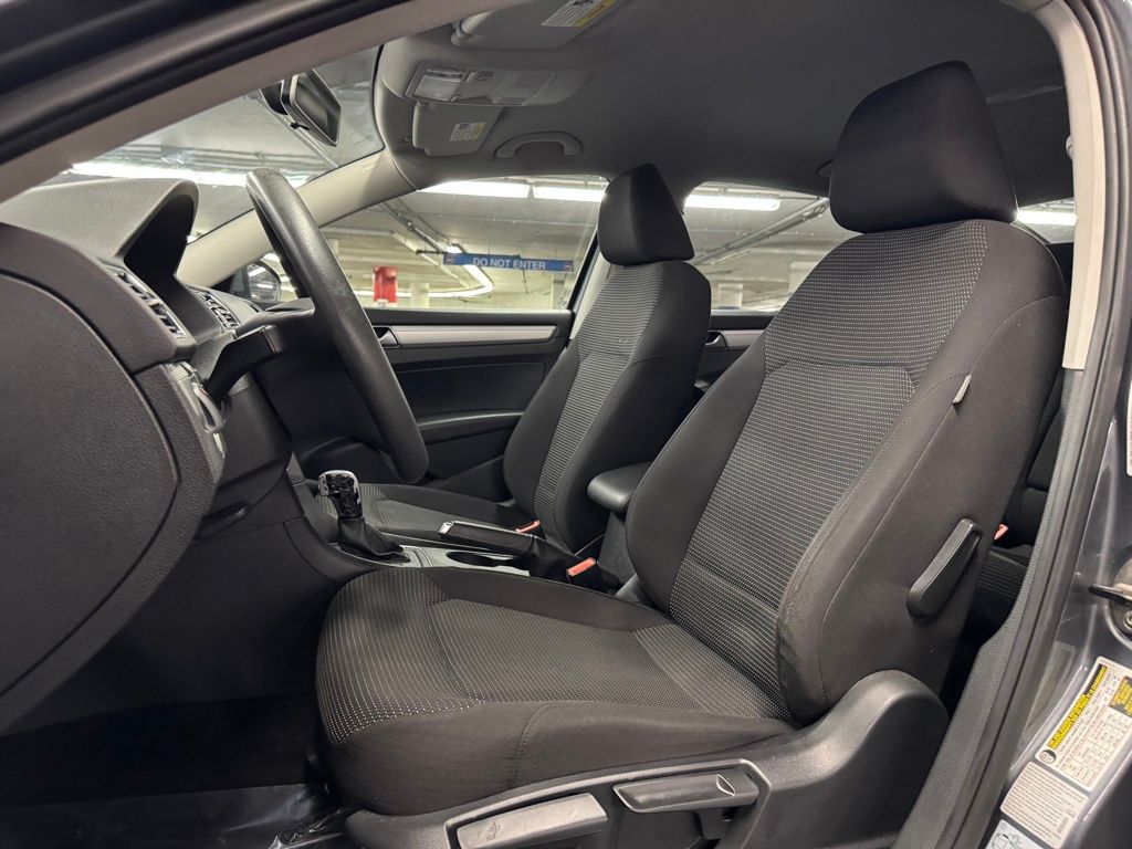 2016 Volkswagen Passat 1.8T S Image 12 of 34