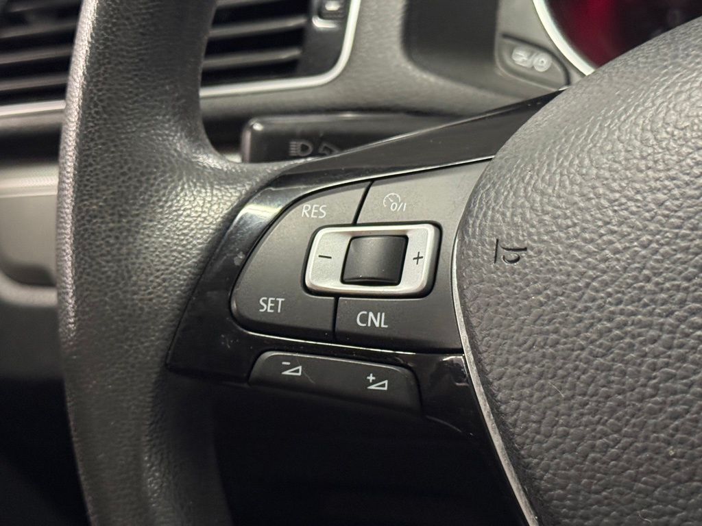 2016 Volkswagen Passat 1.8T S Image 29 of 34