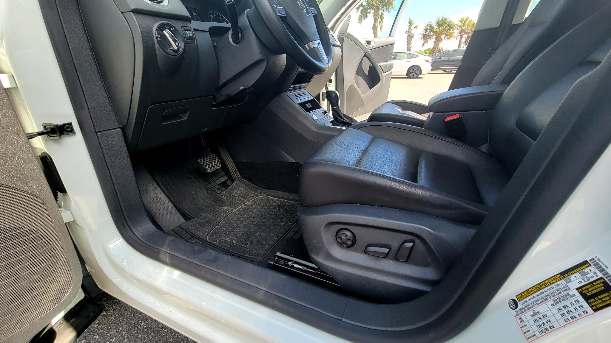 Vehicle image 25 of 49