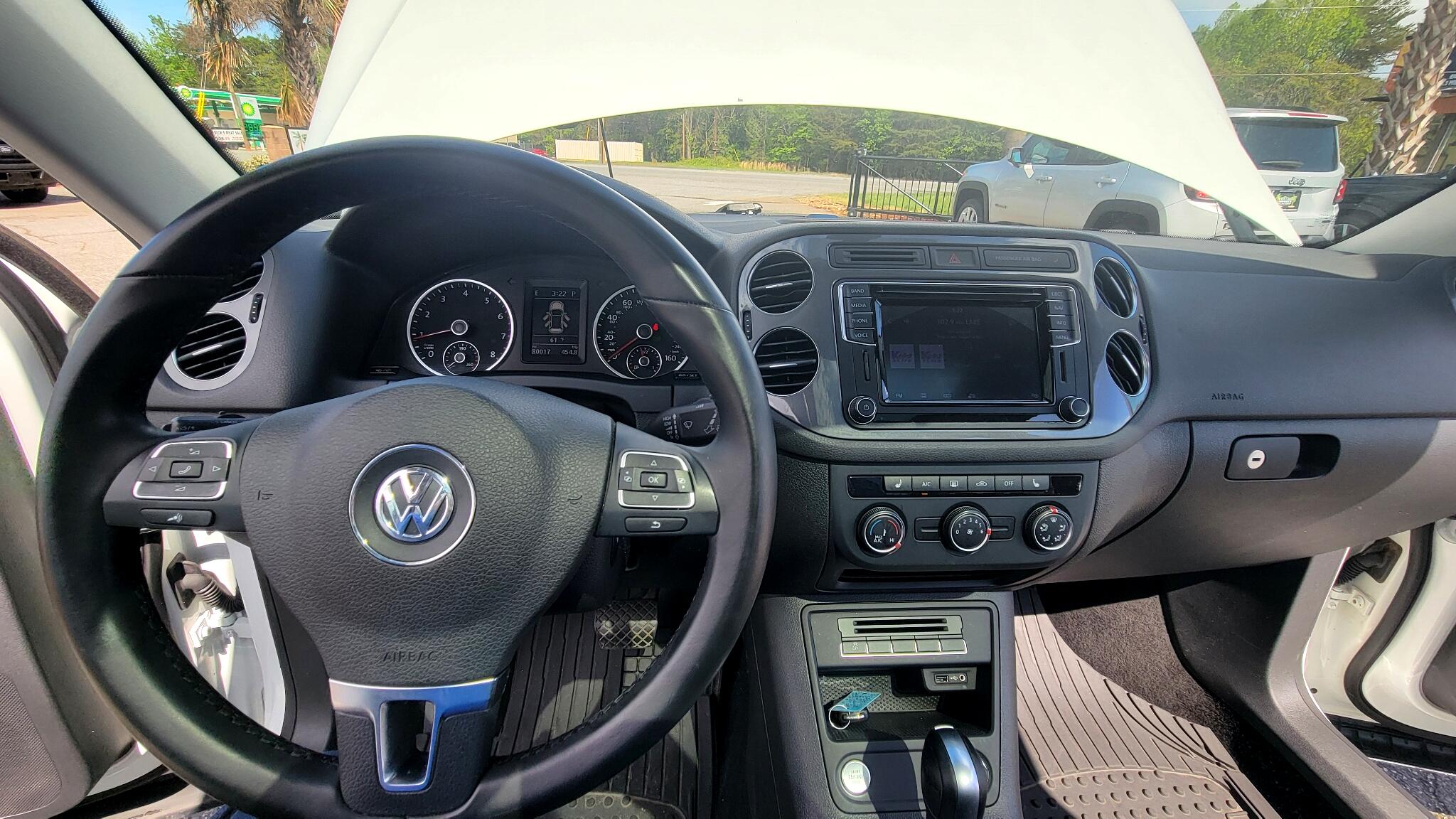 Vehicle image 29 of 49