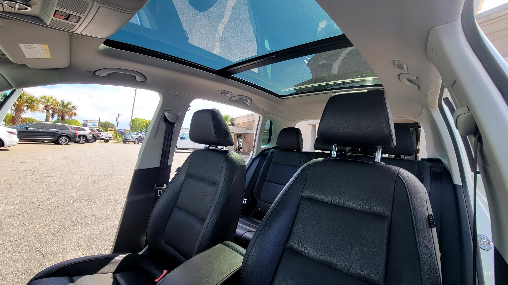 Vehicle image 34 of 49