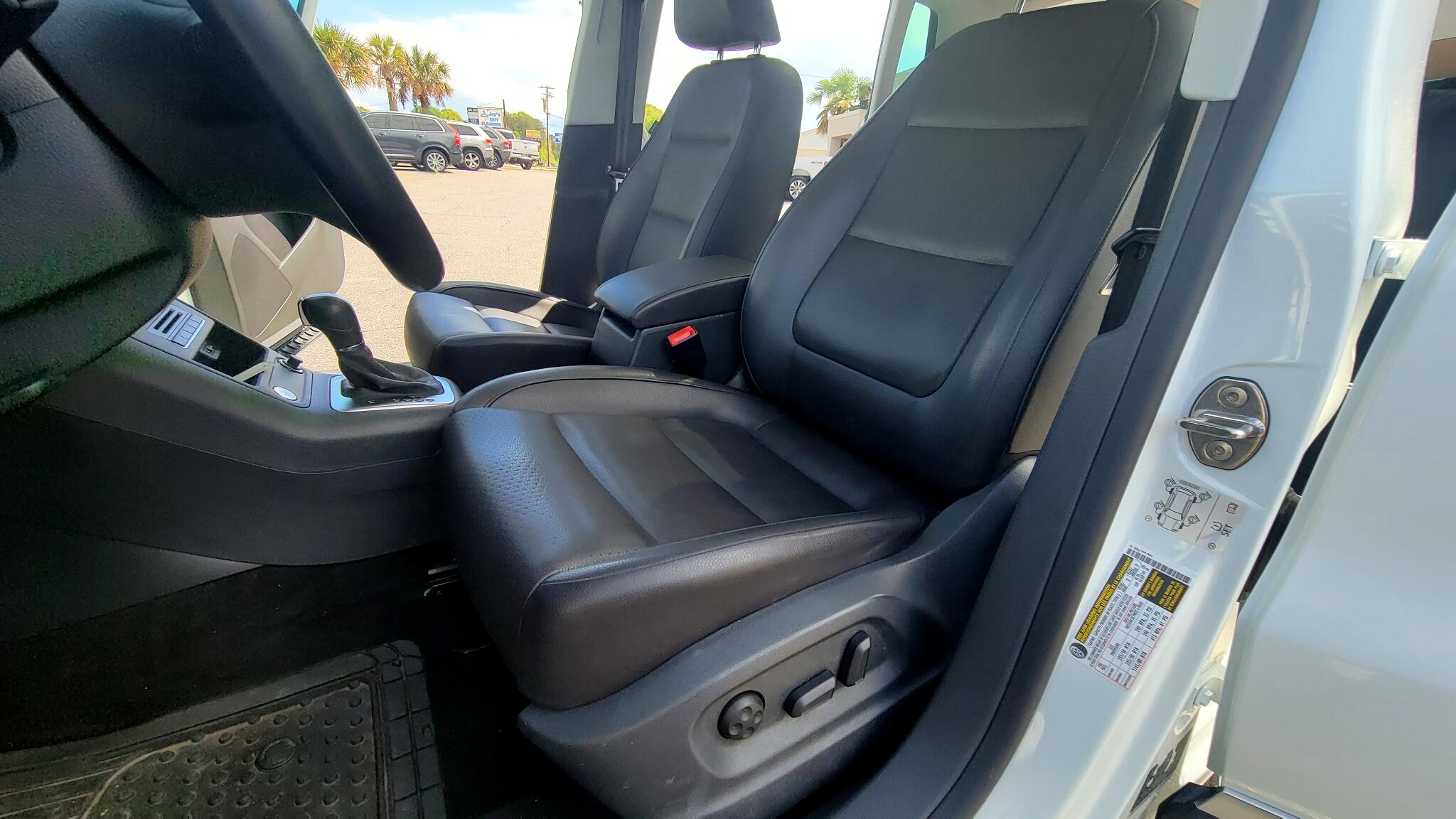 Vehicle image 26 of 49