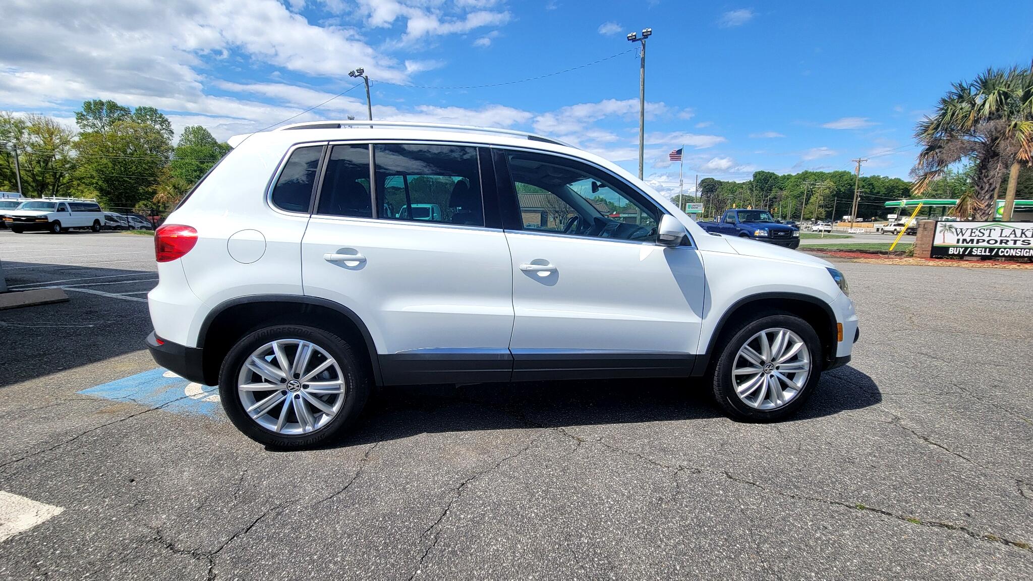 Vehicle image 7 of 49
