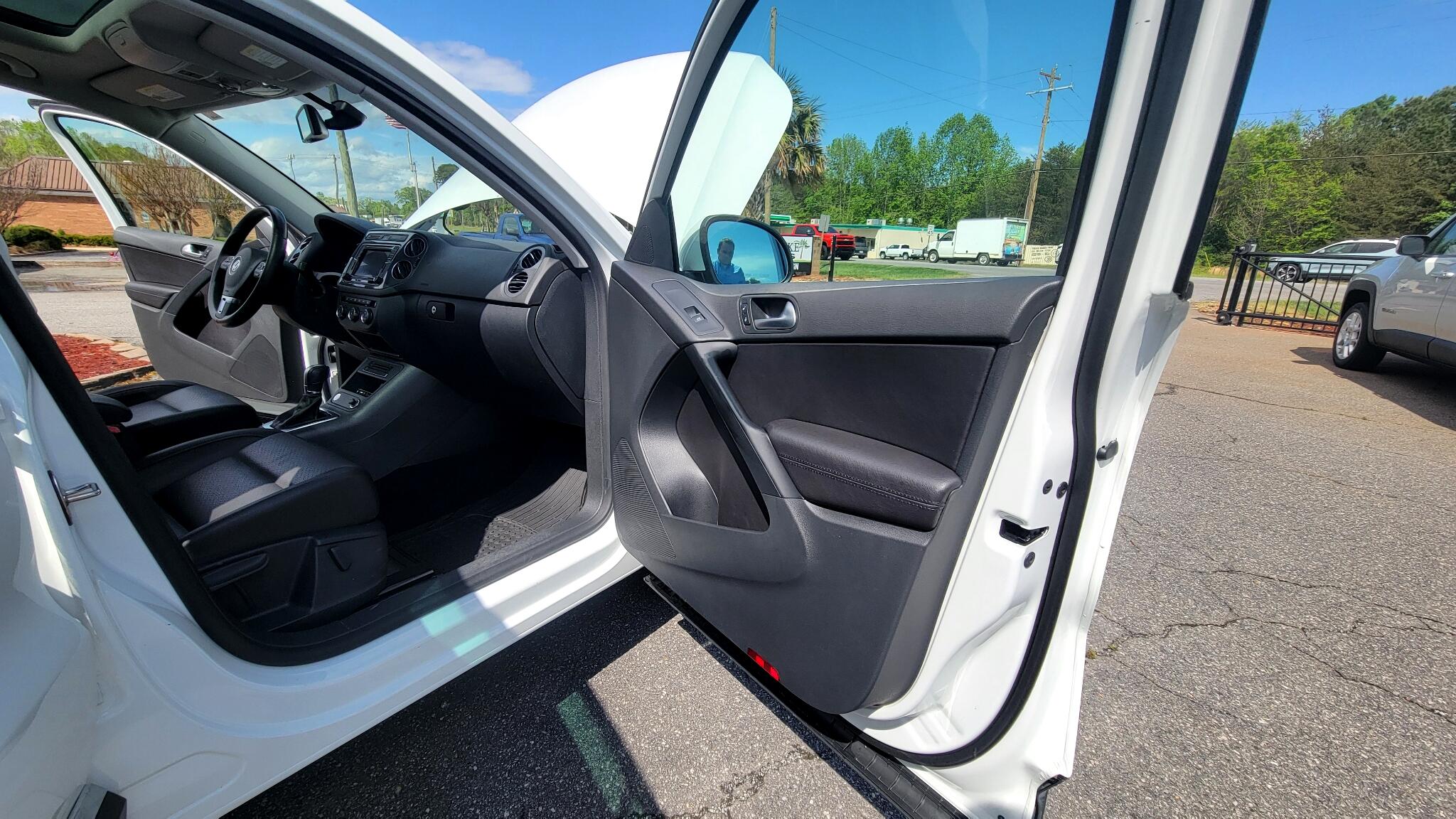 Vehicle image 46 of 49