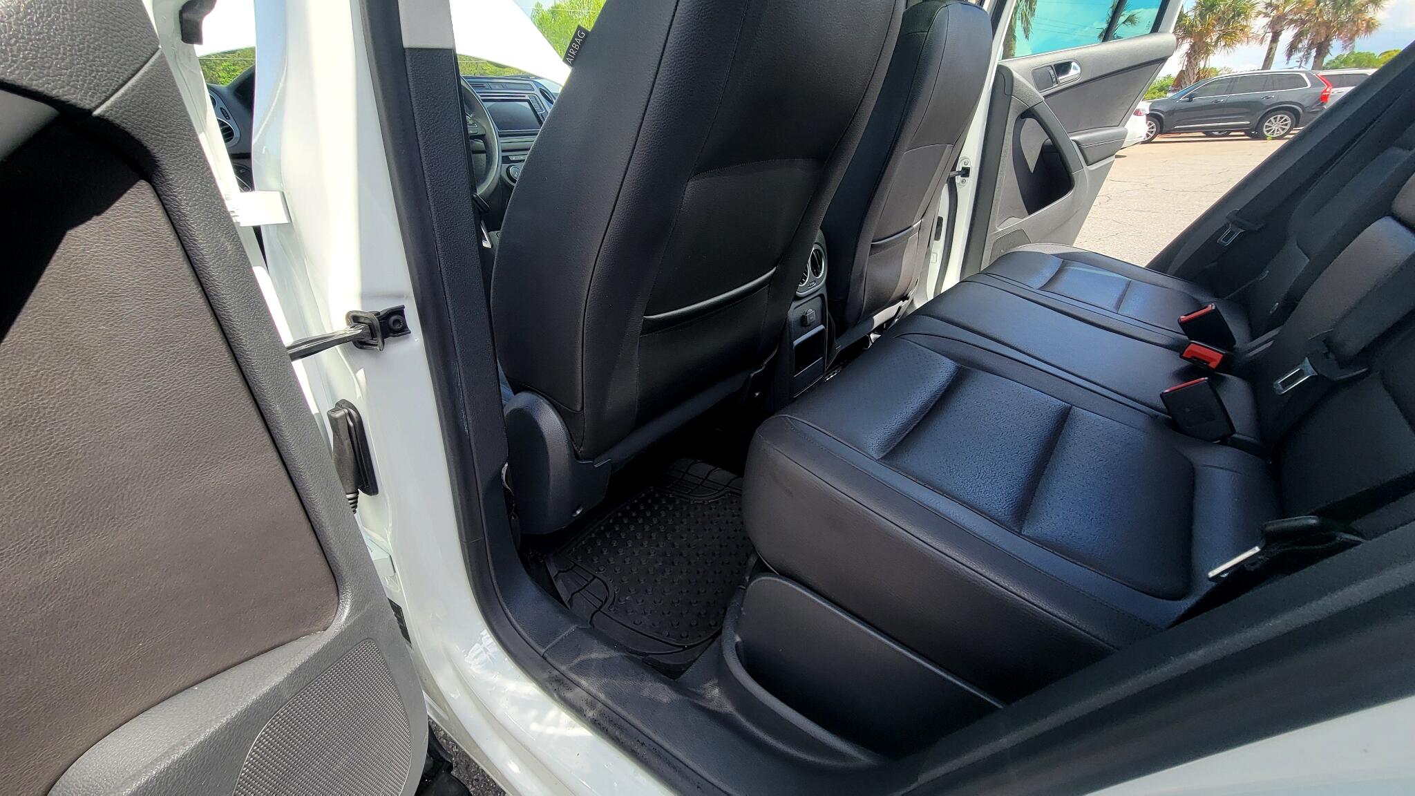 Vehicle image 36 of 49