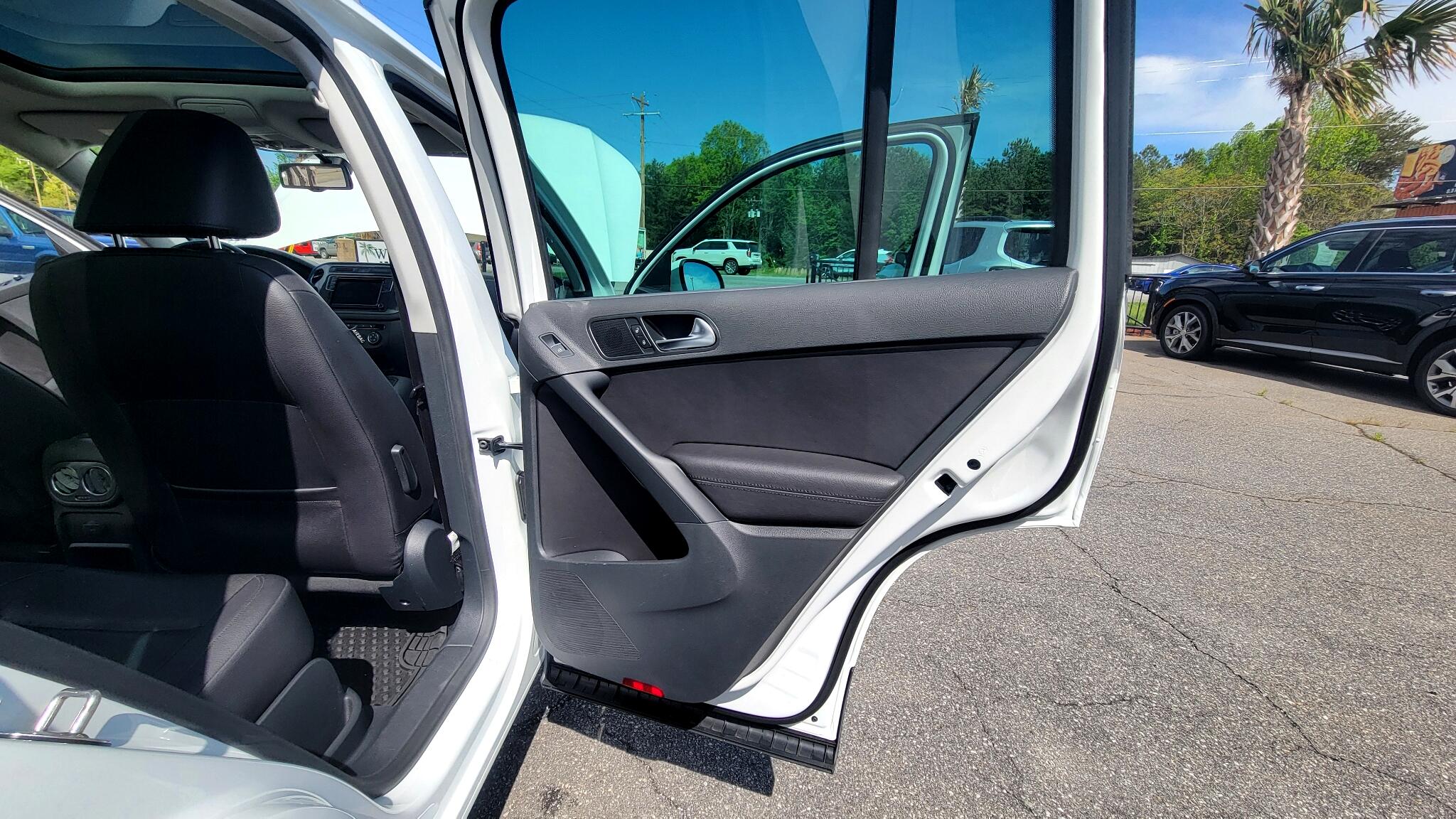 Vehicle image 43 of 49