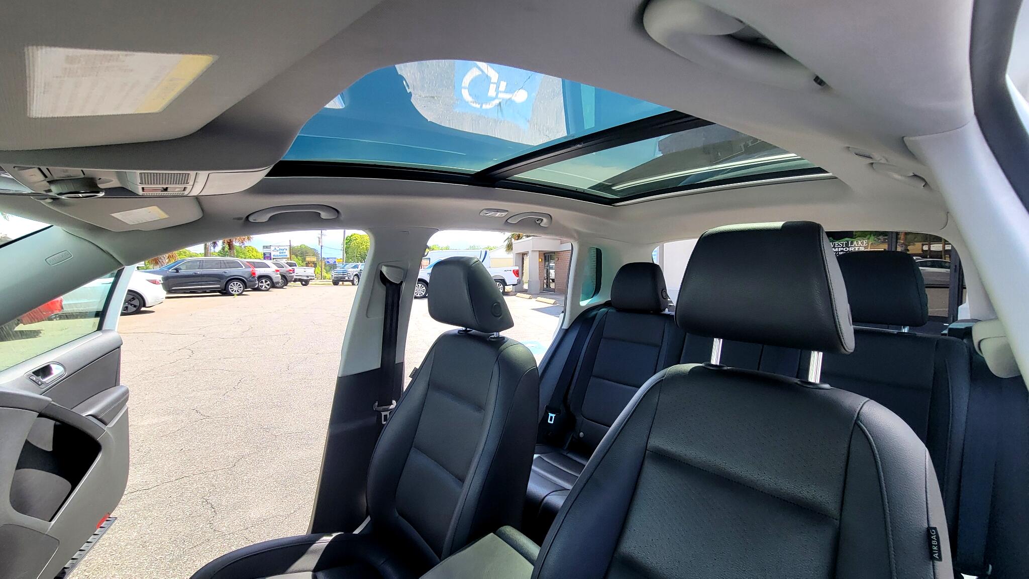 Vehicle image 33 of 49