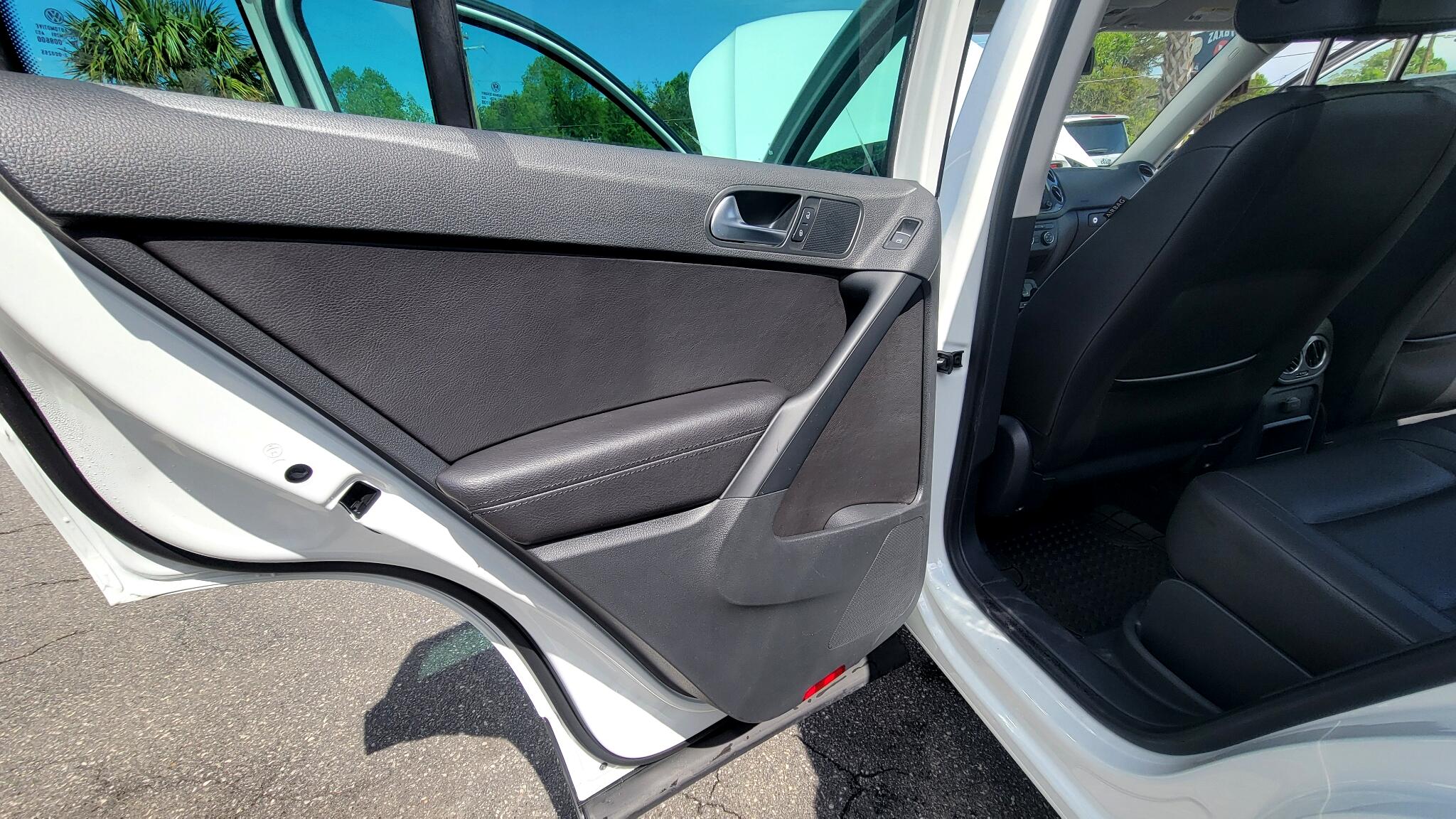 Vehicle image 35 of 49
