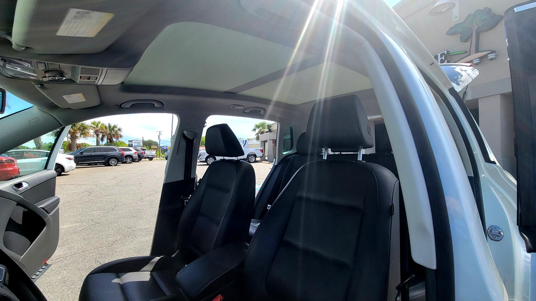 Vehicle image 27 of 49