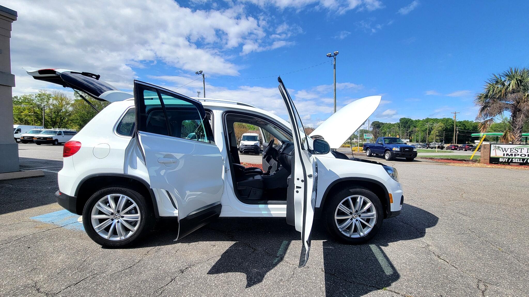Vehicle image 17 of 49