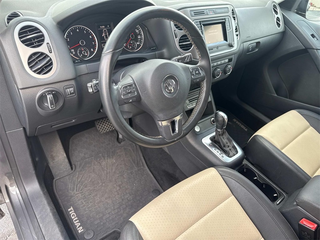 Vehicle image 17 of 27