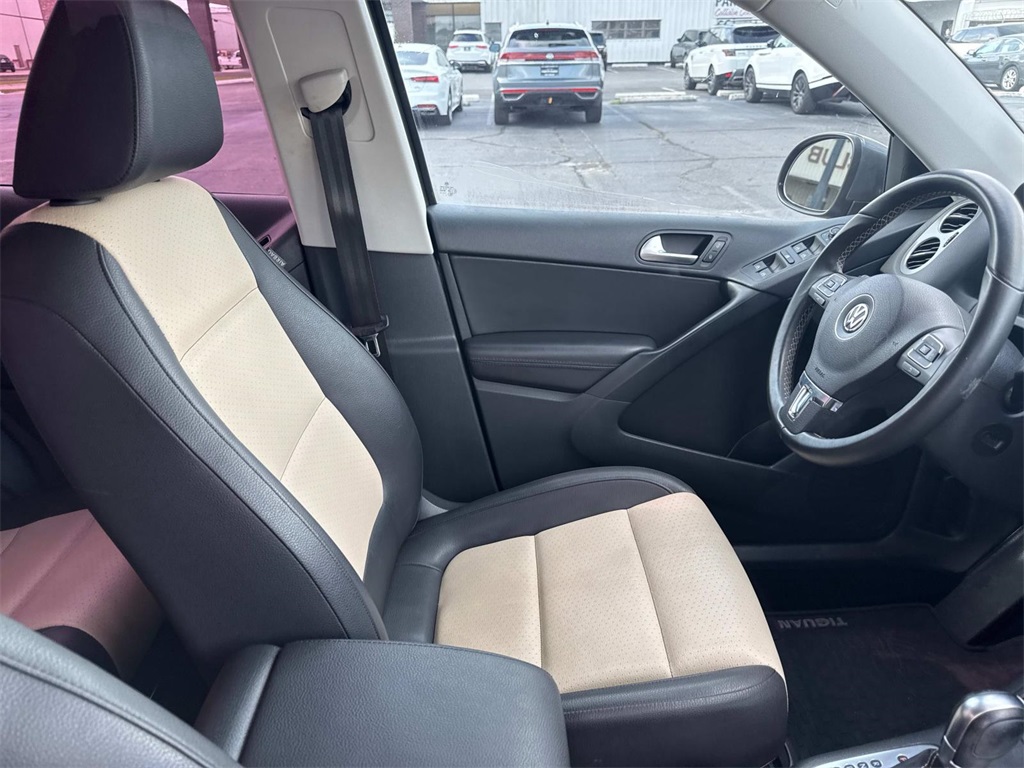 Vehicle image 10 of 27