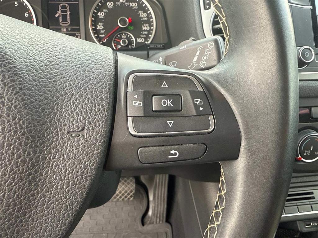 Vehicle image 23 of 27