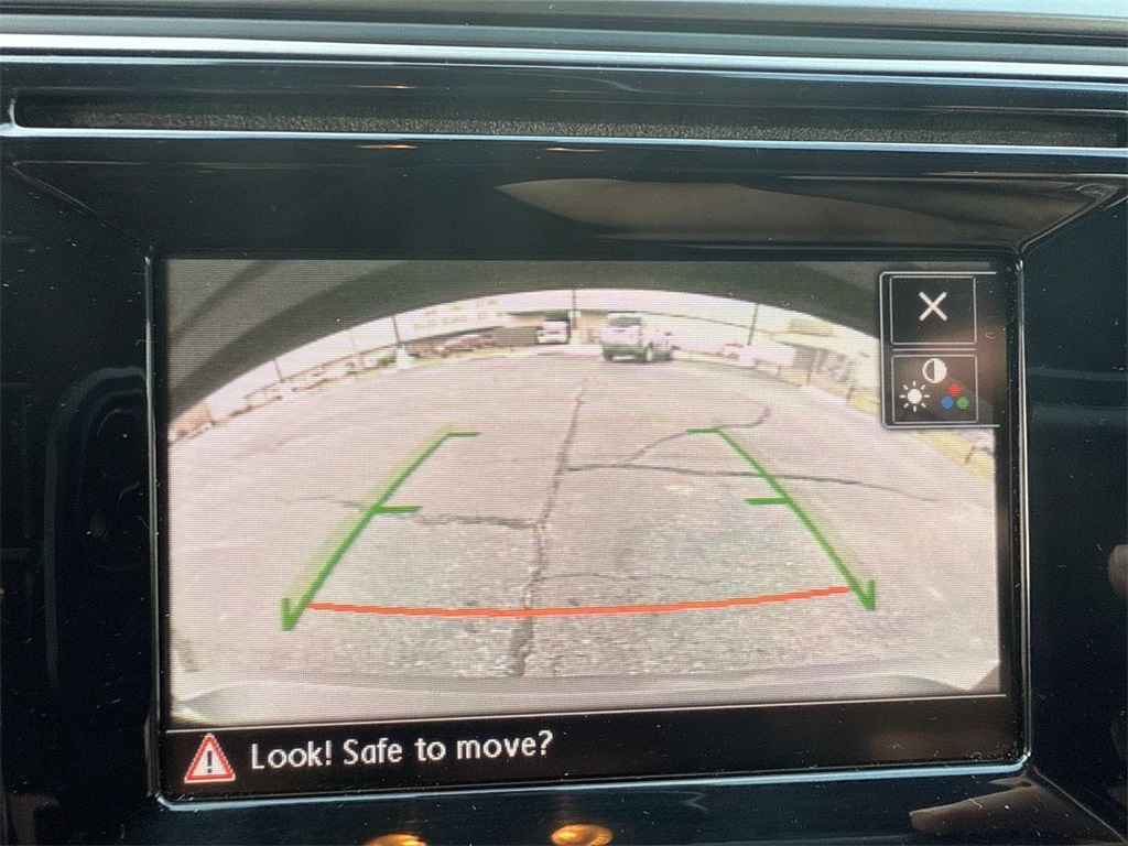 Vehicle image 25 of 27
