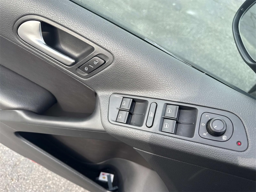 Vehicle image 19 of 27