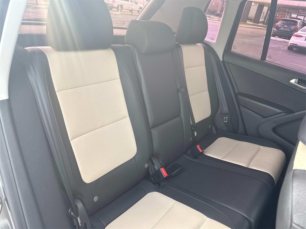 Vehicle image 9 of 27