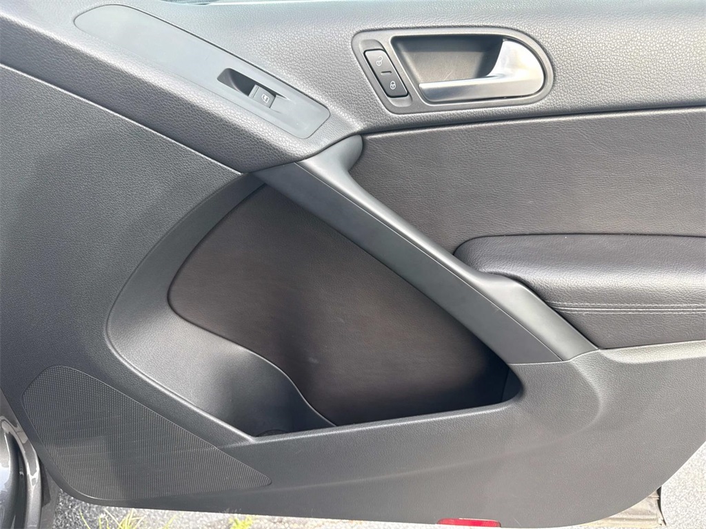 Vehicle image 13 of 27