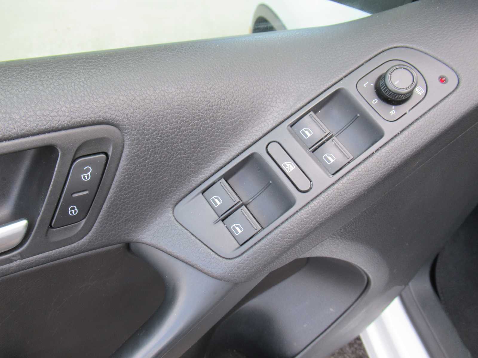 Vehicle image 16 of 36
