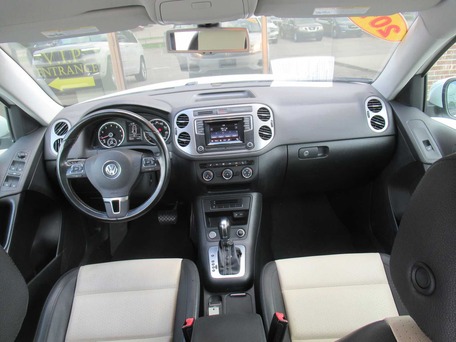 Vehicle image 33 of 36