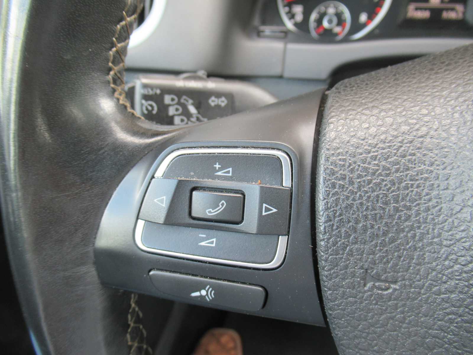Vehicle image 21 of 36
