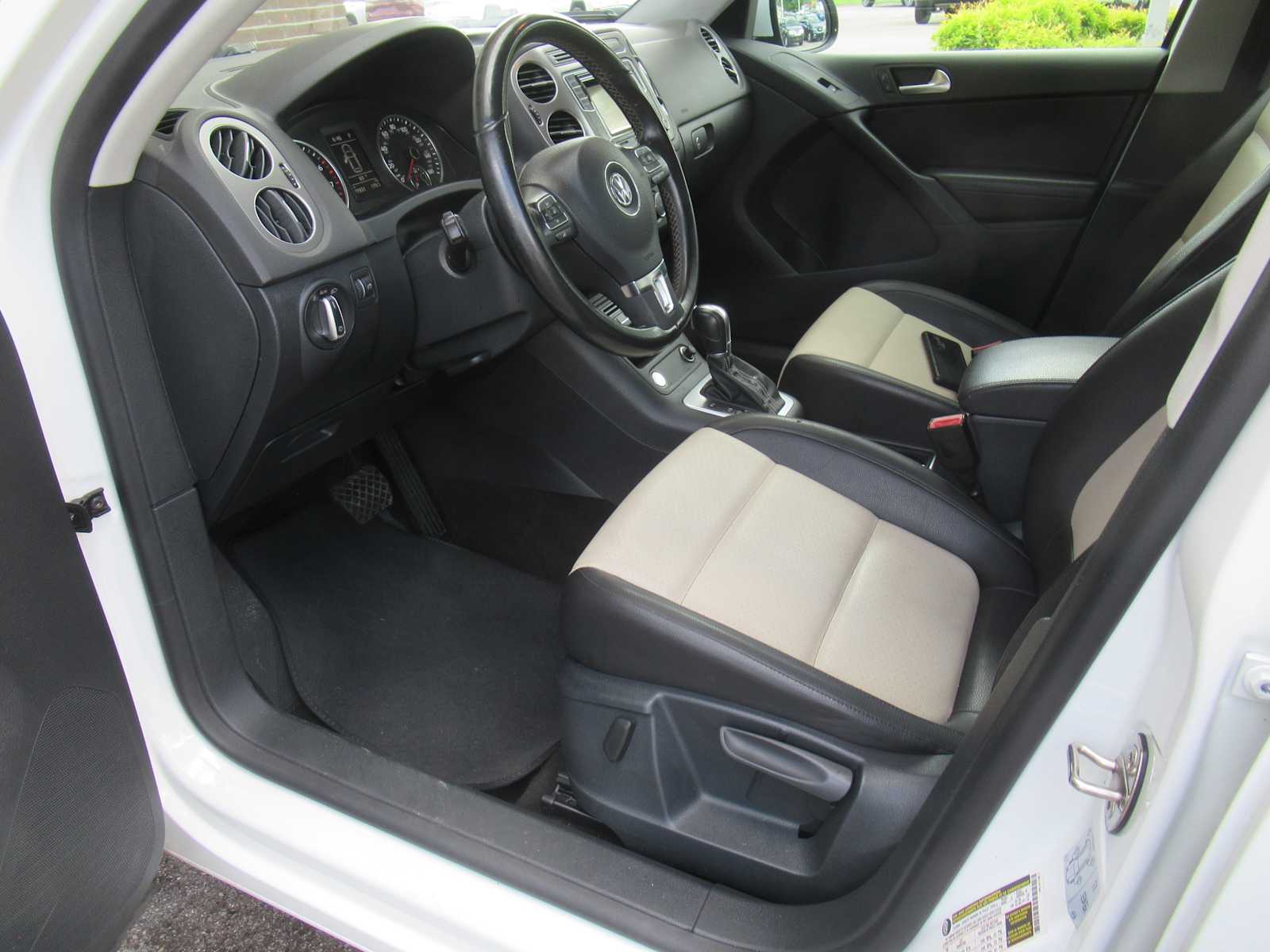 Vehicle image 17 of 36