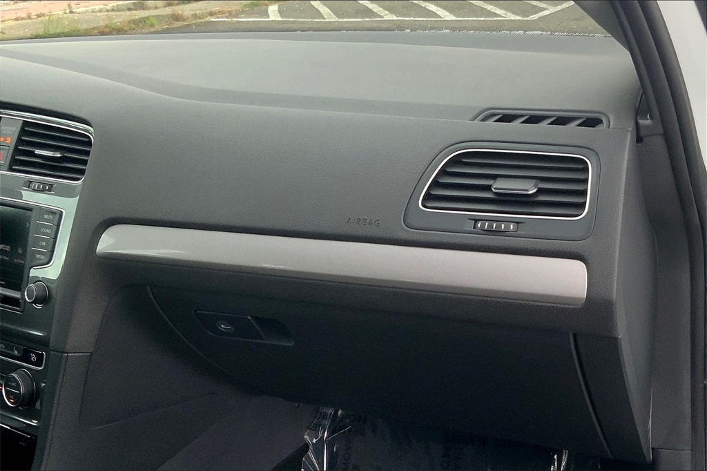 Vehicle image 18 of 33