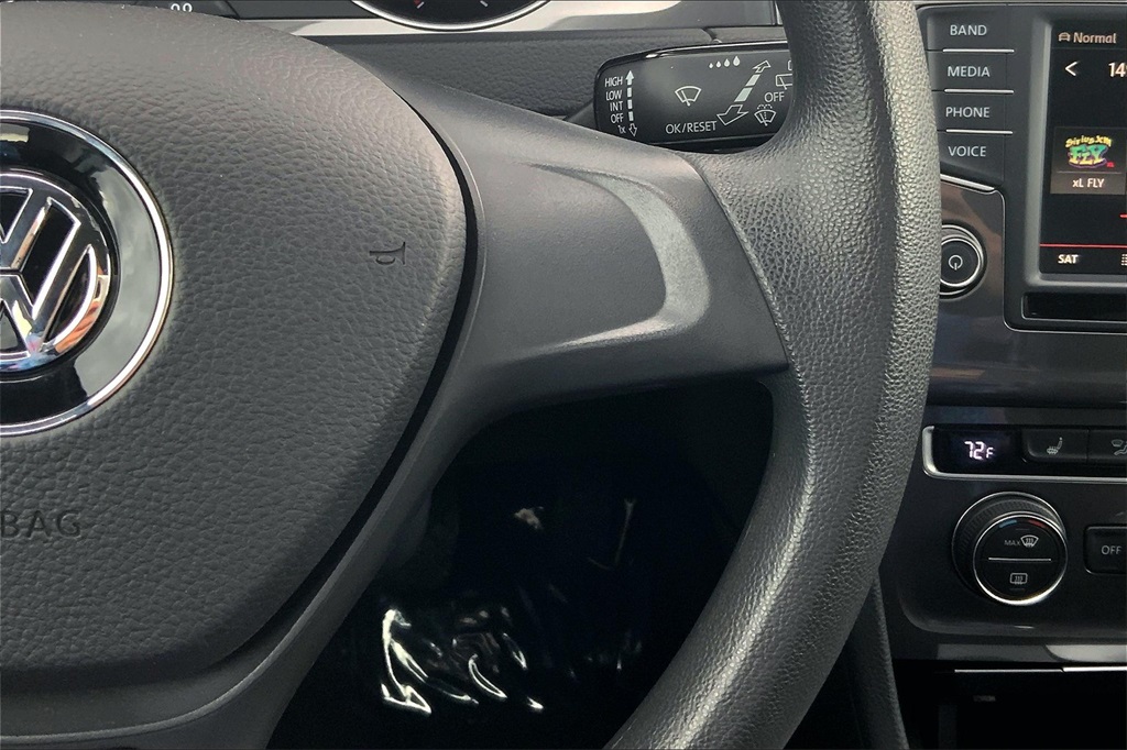 Vehicle image 24 of 33