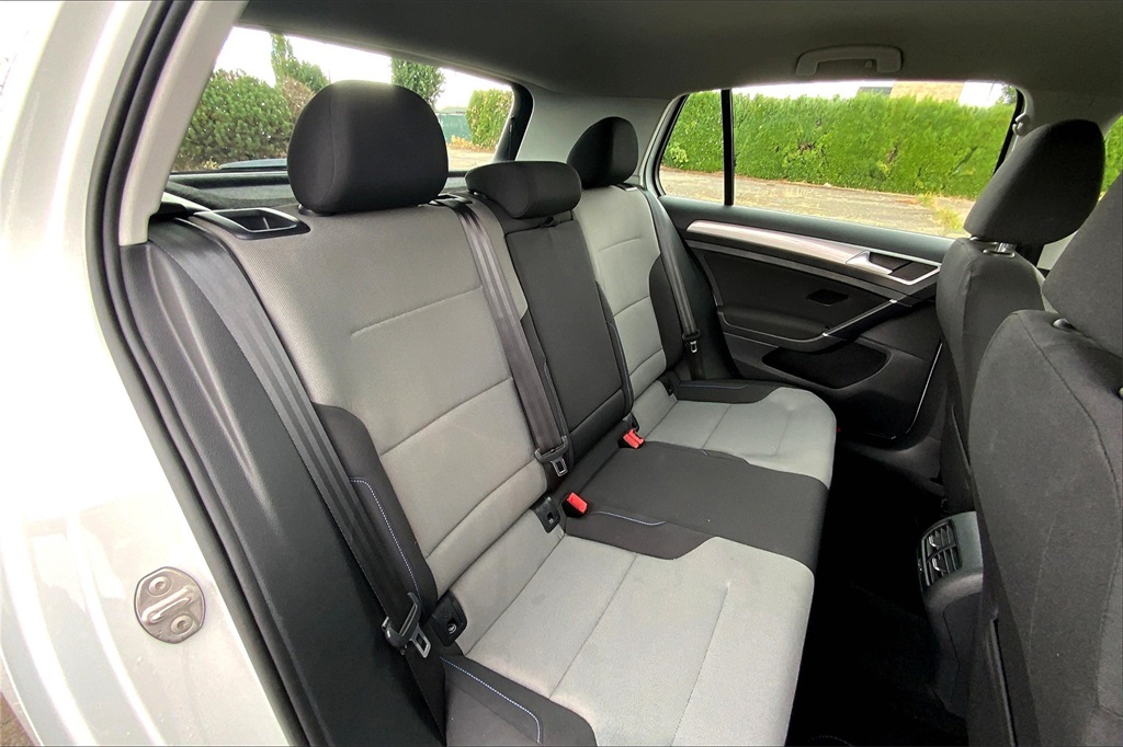 Vehicle image 19 of 33