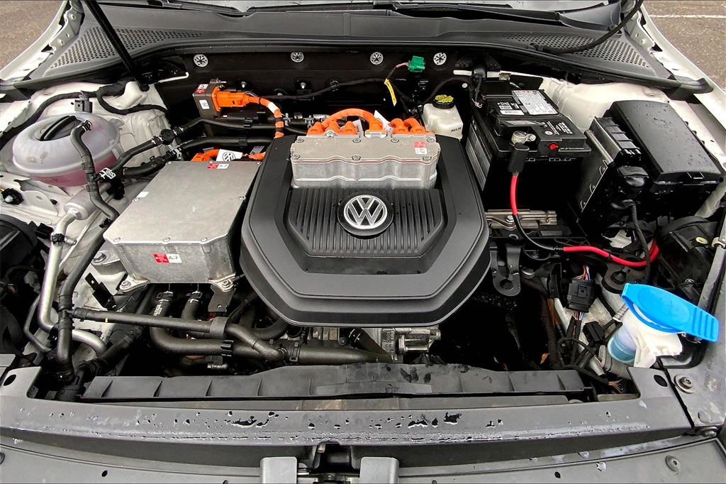 Vehicle image 29 of 33
