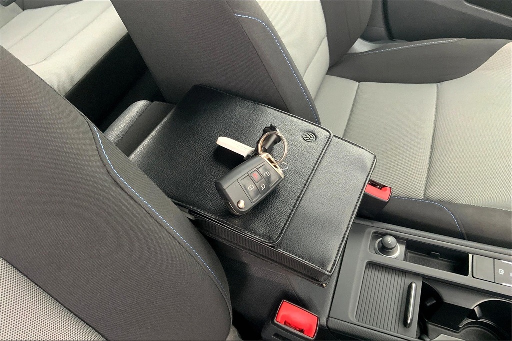 Vehicle image 14 of 33