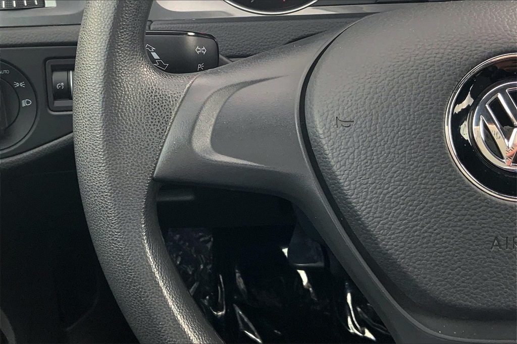 Vehicle image 23 of 33