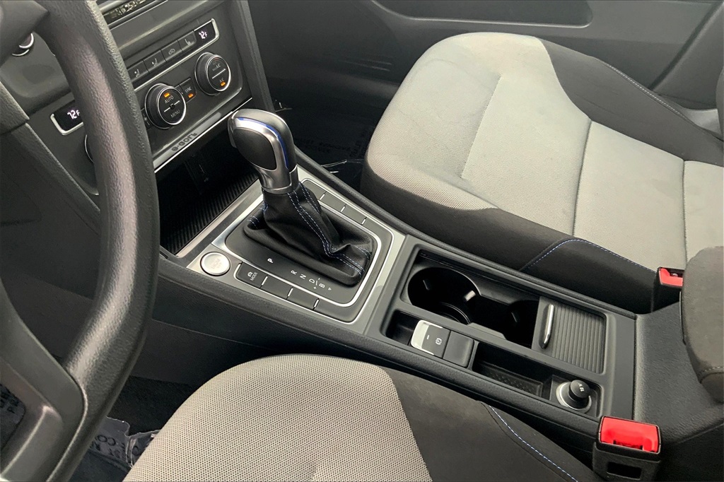 Vehicle image 16 of 33