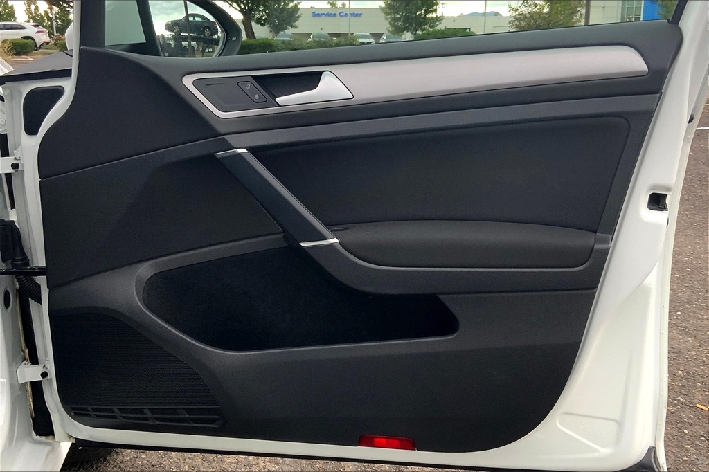 Vehicle image 22 of 33
