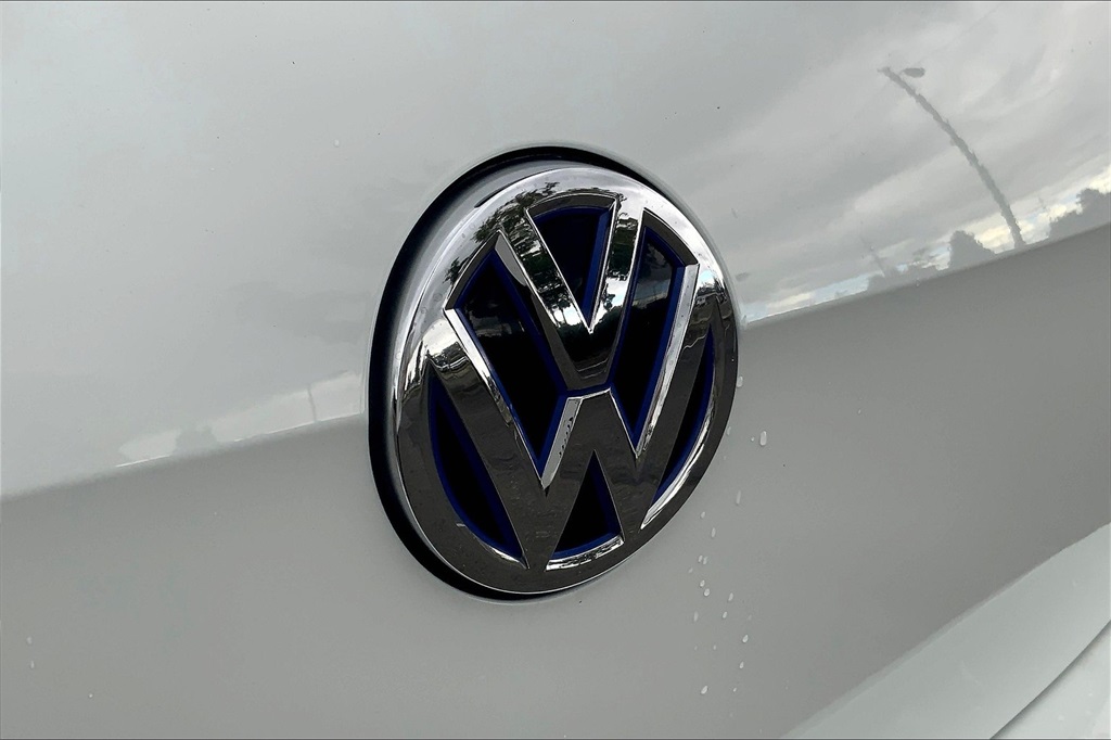 Vehicle image 11 of 33