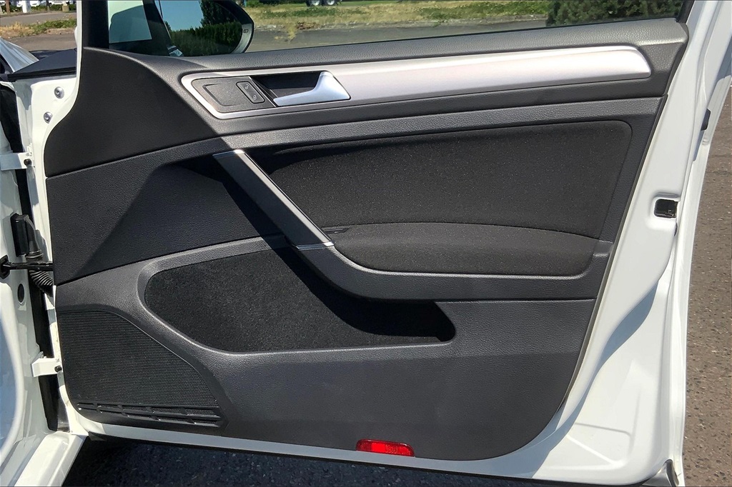 Vehicle image 22 of 33
