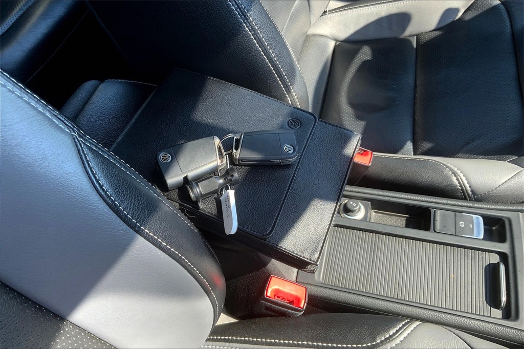 Vehicle image 14 of 33