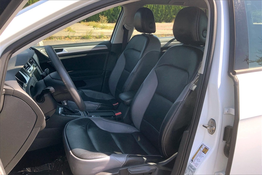 Vehicle image 9 of 33