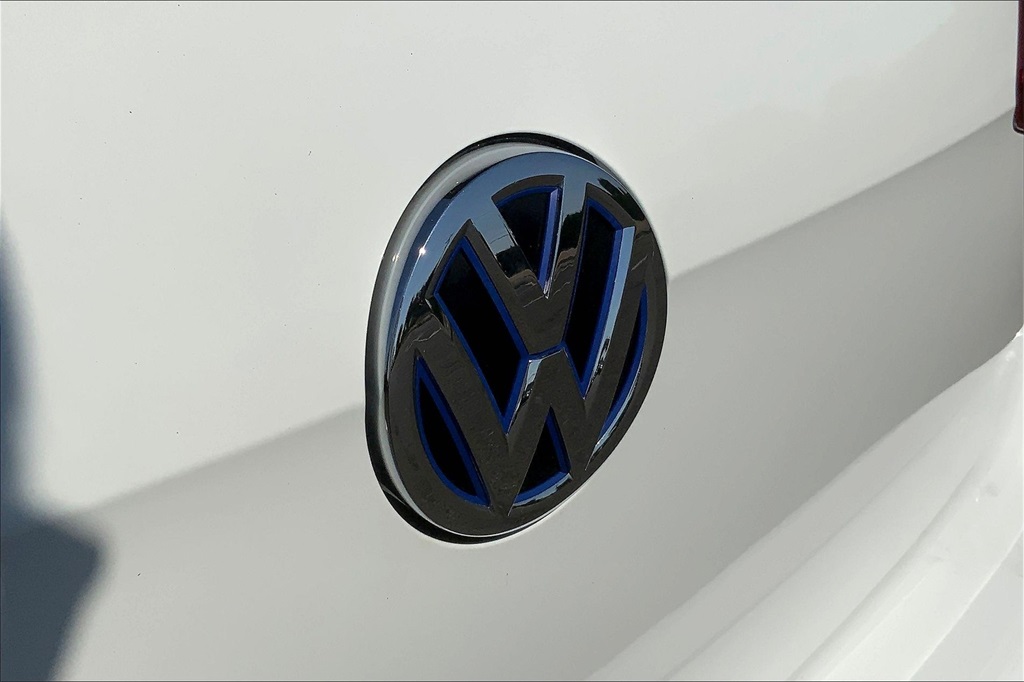 Vehicle image 11 of 33