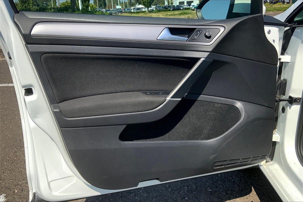 Vehicle image 21 of 33
