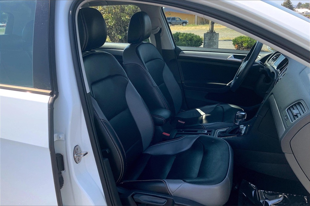 Vehicle image 10 of 33