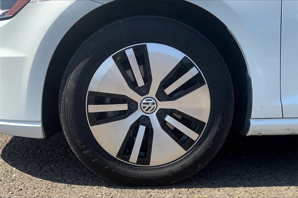 Vehicle image 12 of 33