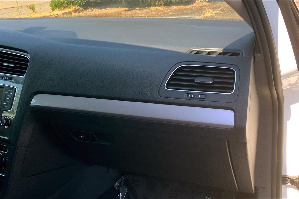 Vehicle image 18 of 33