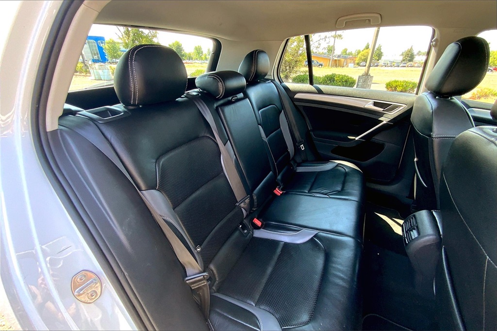 Vehicle image 19 of 33