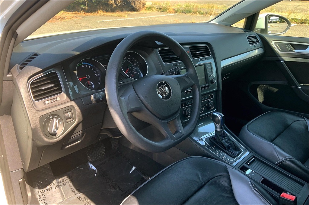 Vehicle image 17 of 33