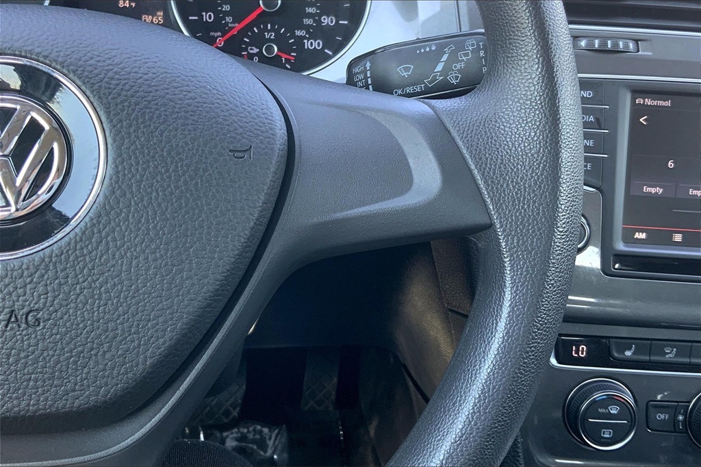 Vehicle image 24 of 33