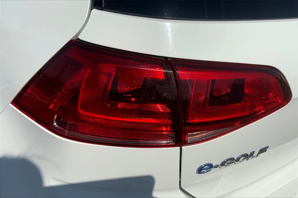Vehicle image 27 of 33