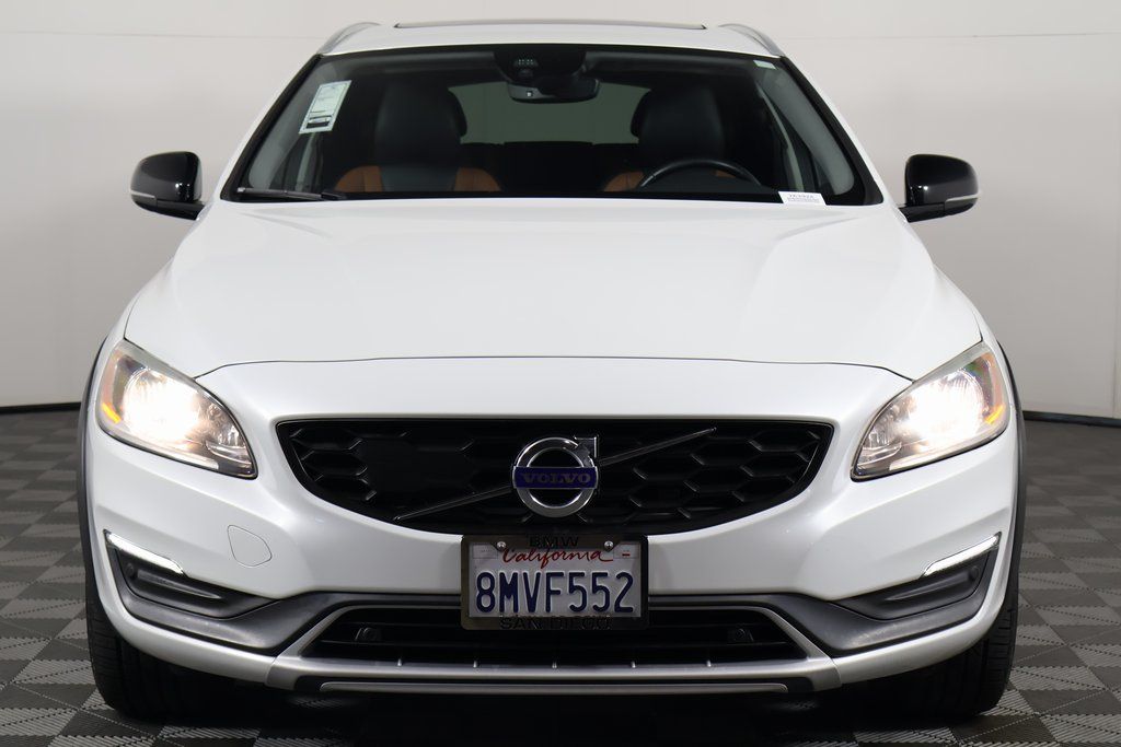 2016 Volvo V60 Cross Country T5 Image 2 of 17