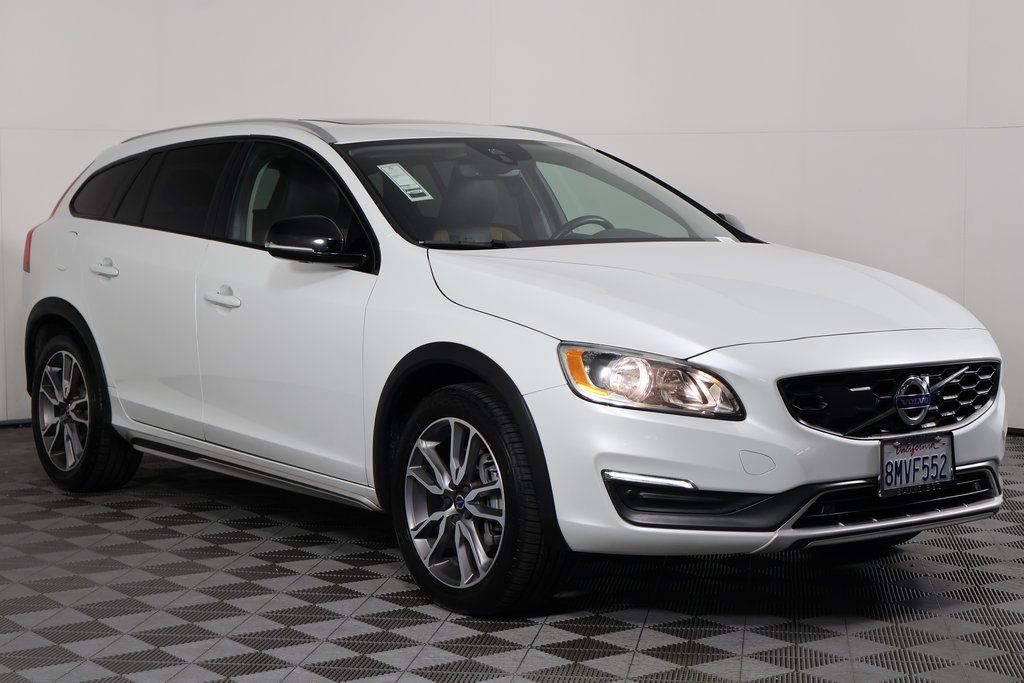 2016 Volvo V60 Cross Country T5 Image 3 of 17